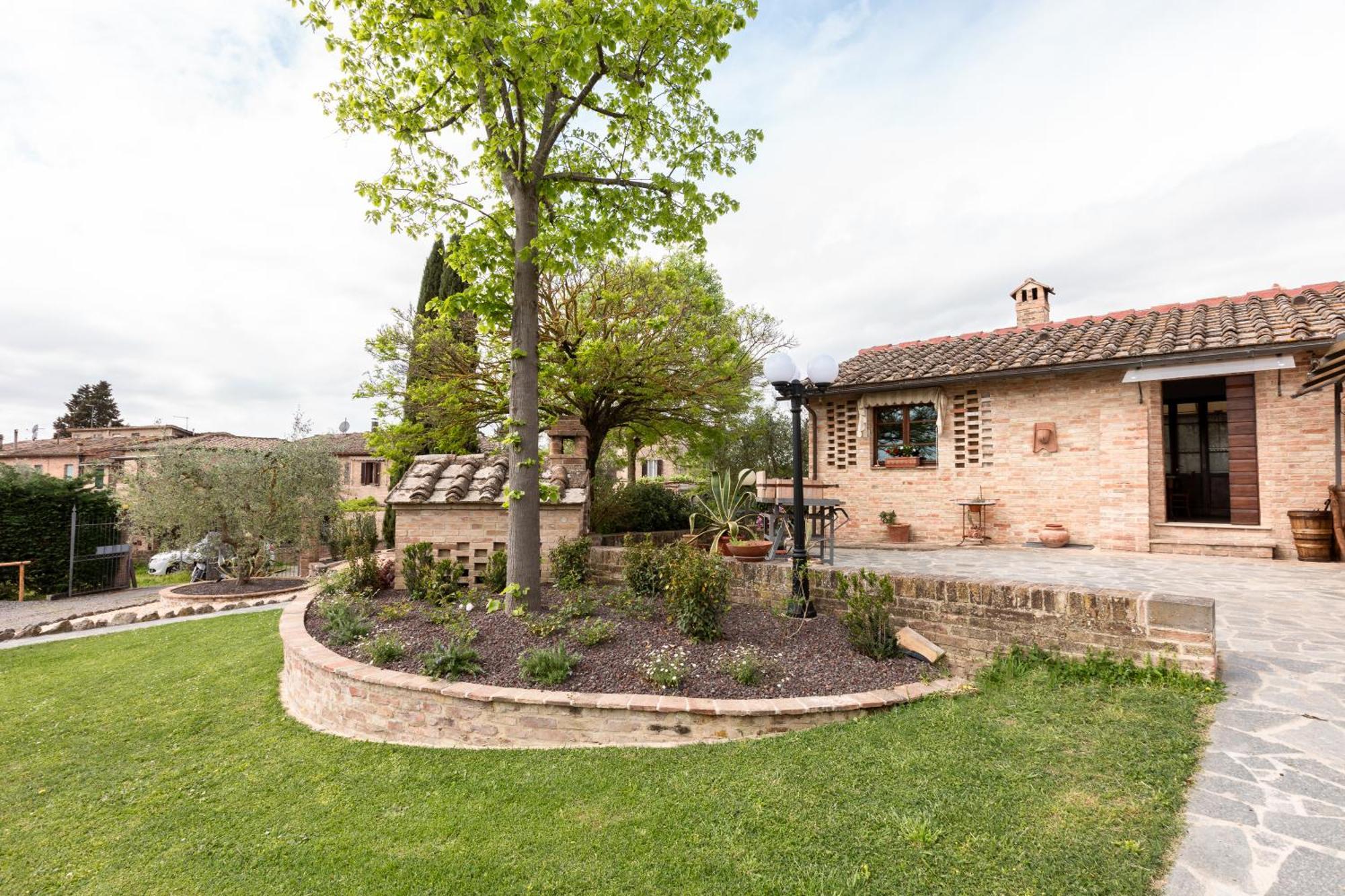 Asso Di Picche Apartamento Siena Exterior foto